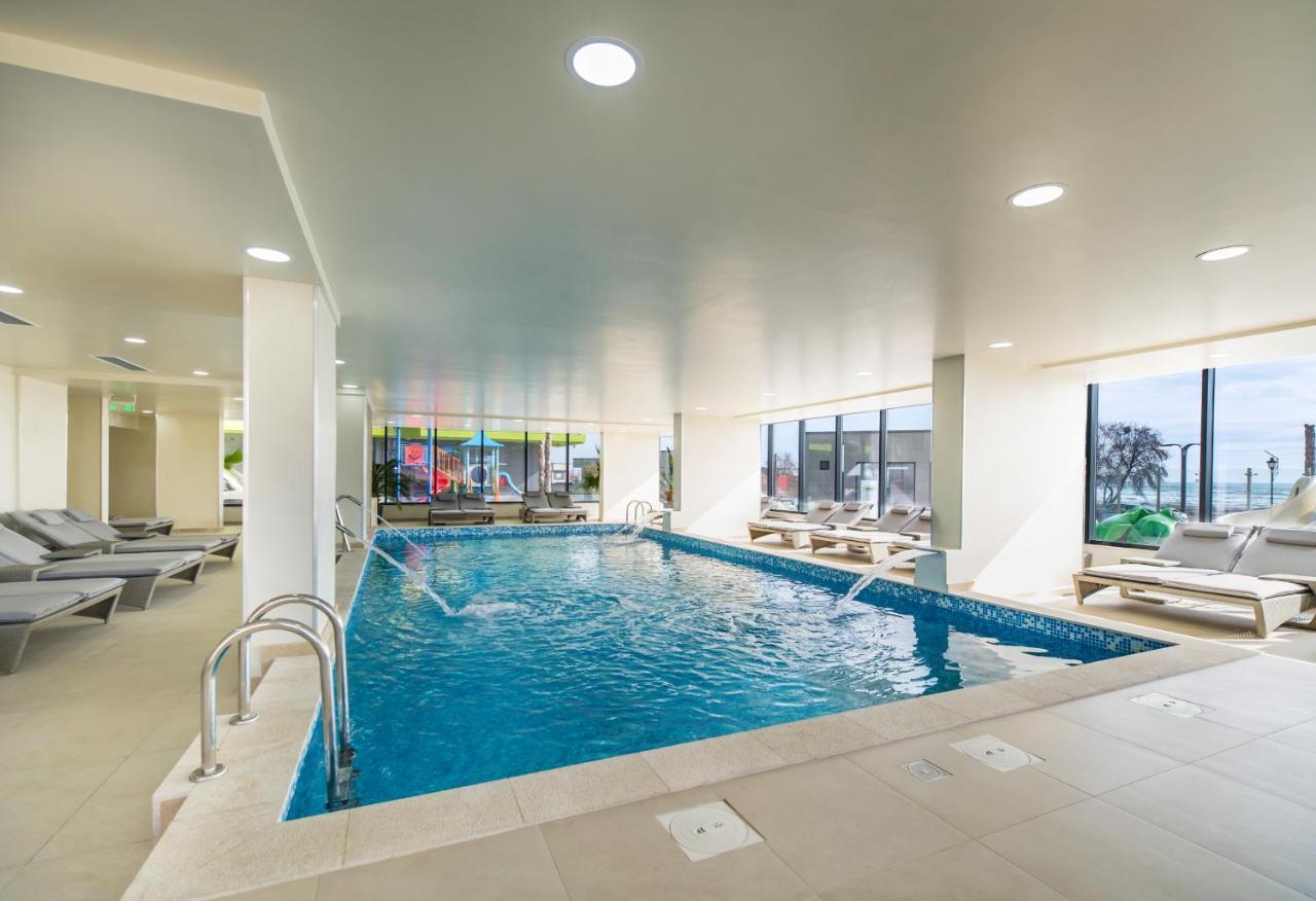 Seastar Apartment - Spa N Pools Beach Resort Mamaia Exterior foto